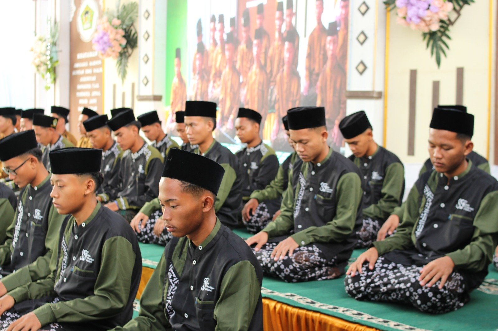 Tampak Depan Masjid