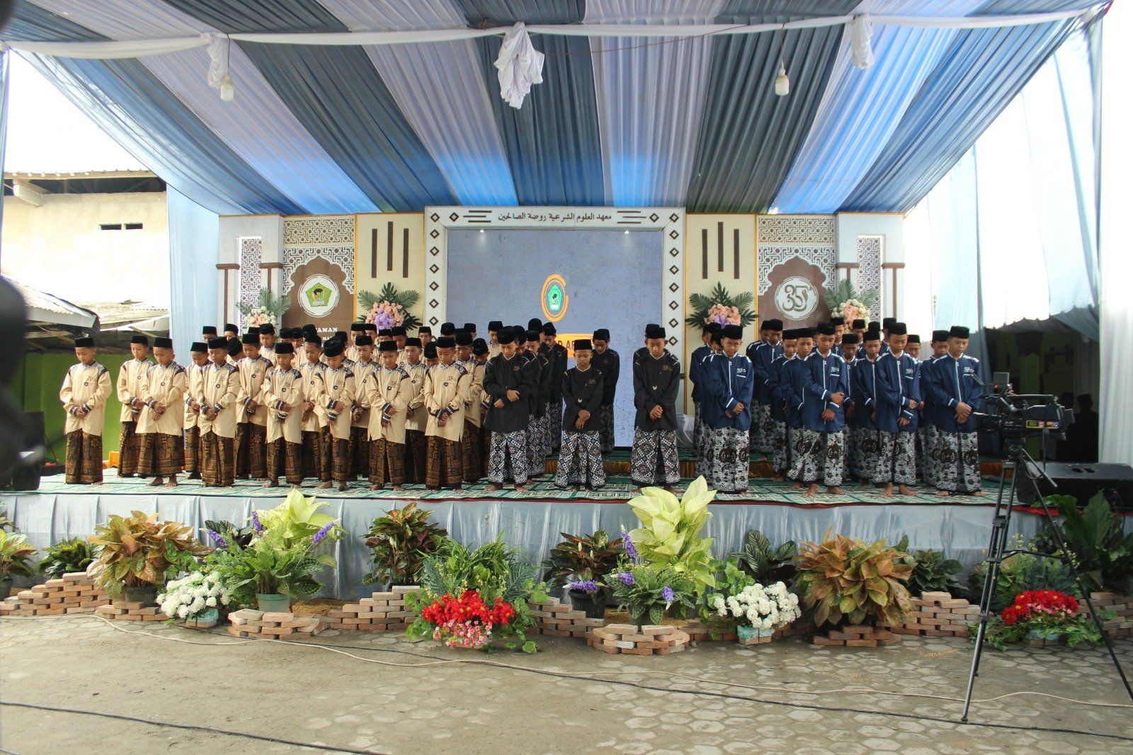 Tampak Samping & Serambi