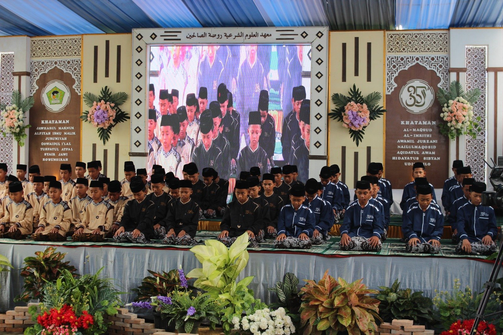 Ruang Utama Shalat (Interior)